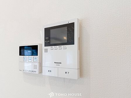 誰が来てもわかる様にモニター付きインターホンを設置。