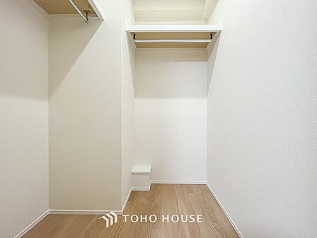 衣類だけでなく大きな荷物も収納でき、お部屋がすっきりします。