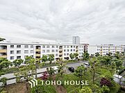 豊かな眺望にふさわしい空間には、通風・採光にも優れ、心地よい光と風があふれています。