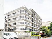 表現された空間は豊かな光と風を纏い、暮らしの時間を豊かにしてくれます。