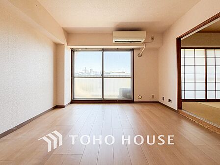 落ち着いた雰囲気に包まれた伸びやかな空間で、ゆったりと家族団らんの時間を過ごせます。