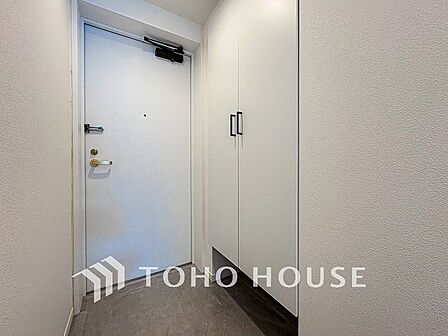 居住者の帰り、訪れる方を優しく迎えてくれる玄関です。