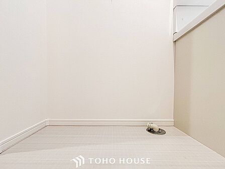 洗濯機を配置しても十分なスペースを確保しております。