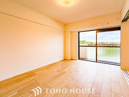 一日の疲れをいやしてくれる主寝室。自分時間を快適に過ごすプライベートルーム。