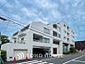 外観：前面道路含む現地写真『快適』は「家」と「街」と「環境」が調和した時に訪れるだと改めて感じさせてくれます。