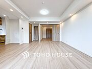 家族みんなが爽やかに健やかに過ごせるように、溢れる光をたっぷり取り込んだリビングダイニング。
