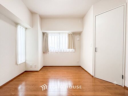 趣味に没頭したり、自分の時間を愉しめる一部屋です。※家具等はAIで削除しております。