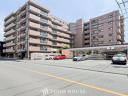 時代の流れに惑わされないシックなカラートーンで街並みに溶け込む外観。