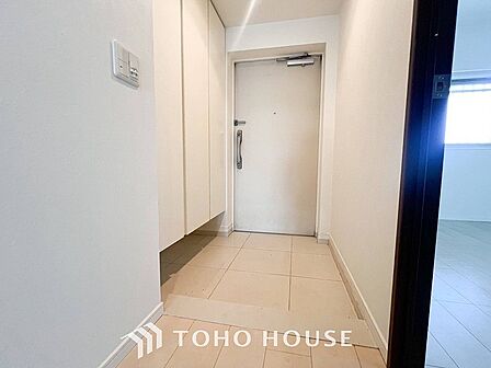 居住者の帰り、訪れる方を優しく迎えてくれる玄関です。