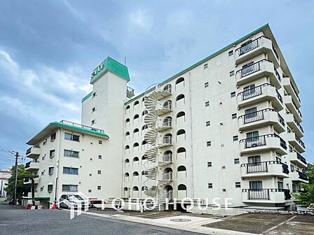 現地外観写真『快適』は「家」と「街」と「環境」が調和した時に訪れるだと改めて感じさせてくれます。