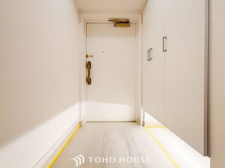 居住者の帰り、訪れる方を優しく迎えてくれる玄関です。