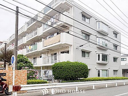前面道路含む現地写真『快適』は「家」と「街」と「環境」が調和した時に訪れるだと改めて感じさせてくれます。