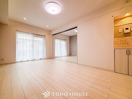 ここにはみんなが集い、食事と楽しい会話が始まるスペース。