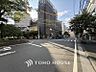 外観：前面道路含む現地写真『快適』は「家」と「街」と「環境」が調和した時に訪れるだと改めて感じさせてくれます。