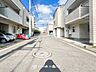 外観：前面道路含む現地写真『快適』は「家」と「街」と「環境」が調和した時に訪れるだと改めて感じさせてくれます。