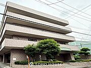 閑静な住宅街の一角、ひと時のくつろぎが生まれ、ゆっくりと愛着が育まれていきます。