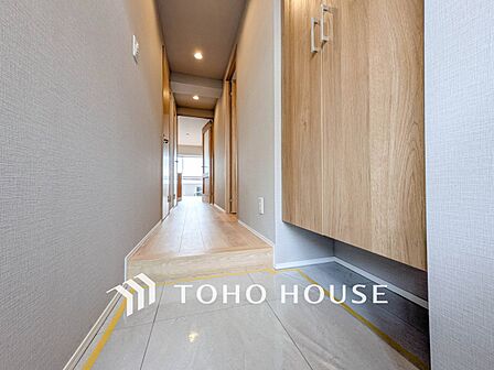 上質感漂う玄関。居住者の帰り、訪れる方を優しく迎えてくれます。