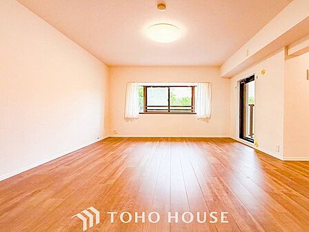 落ち着いた雰囲気に包まれた伸びやかな空間で、ゆったりと家族団らんの時間を過ごせます。