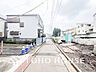 外観：前面道路含む現地写真『快適』は「家」と「街」と「環境」が調和した時に訪れるだと改めて感じさせてくれます。