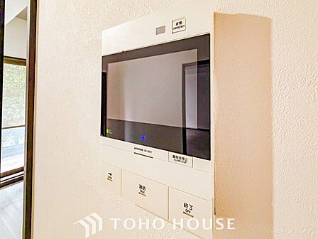 誰が来てもわかる様にモニター付きインターホンを設置。