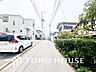外観：前面道路含む現地写真『快適』は「家」と「街」と「環境」が調和した時に訪れるだと改めて感じさせてくれます。