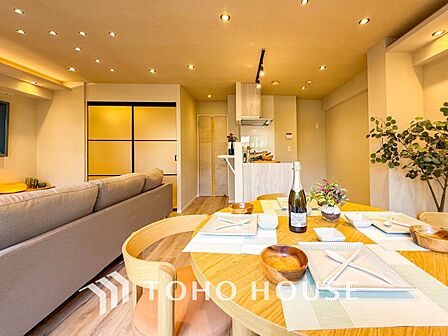 ここにはみんなが集い、食事と楽しい会話が始まるスペース。