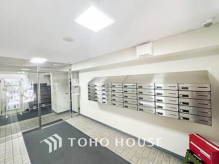 取り出しやすいエントランス内郵便受け。