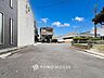外観：前面道路含む現地写真『快適』は「家」と「街」と「環境」が調和した時に訪れるだと改めて感じさせてくれます。