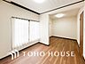 室内：やわらかな陽射しがふりそそぎ、室内に開放感と爽快感をもたらします。