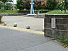周辺：川崎市の三大公園のひとつとして長きにわたり市民に親しまれている公園。