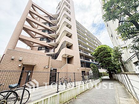 表現された空間は豊かな光と風を纏い、暮らしの時間を豊かにしてくれます。