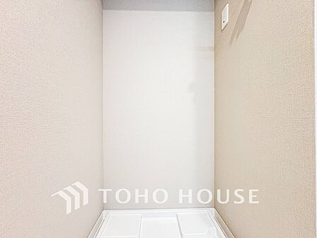 洗濯機を配置しても十分なスペースを確保しております。