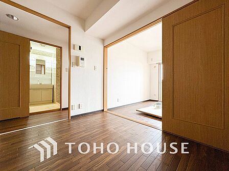 落ち着いた雰囲気に包まれた伸びやかな空間で、ゆったりとした時間を過ごせます。