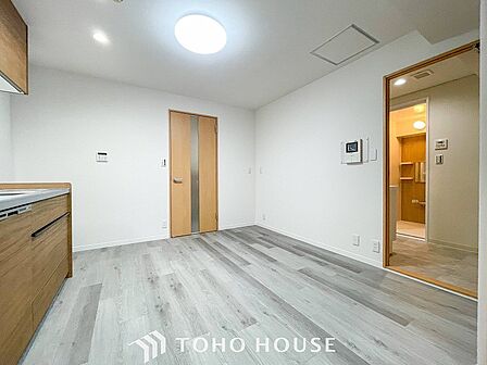 落ち着いた雰囲気に包まれた伸びやかな空間で、ゆったりと家族団らんの時間を過ごせます。