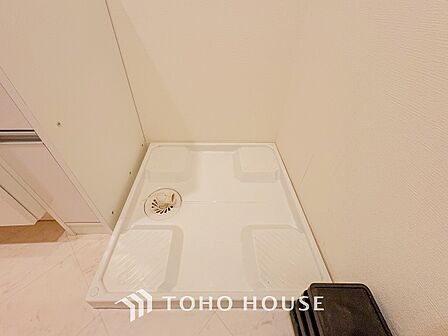洗濯機を配置しても十分なスペースを確保しております。
