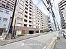 外観：前面道路含む現地写真『快適』は「家」と「街」と「環境」が調和した時に訪れるだと改めて感じさせてくれます。