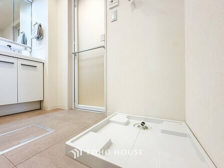 洗濯機を配置しても十分なスペースを確保しております。