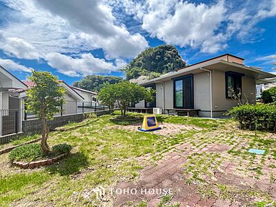 外観:爽やかな青空の下に贅沢なほどに降り注ぐ陽光、豊かな居住性と、クオリティが見事に調和した住空間。 外観:爽やかな青空の下に贅沢なほどに降り注ぐ陽光、豊かな居住性と、クオリティが見事に調和した住空間。