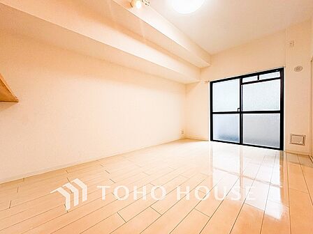 落ち着いた雰囲気に包まれた伸びやかな空間で、ゆったりと家族団らんの時間を過ごせます。