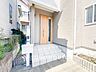 玄関：住む人や訪れる人やさしくエスコートする玄関アプローチ。