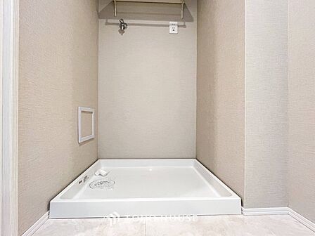 洗濯機を配置しても十分なスペースを確保しております。