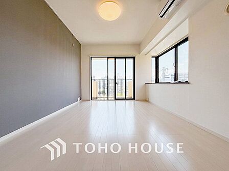 忙しい朝でも、しっかり家族が揃って食事をして頂けるゆとりある大きさのダイニングスペース。