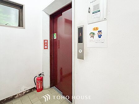 エレベーター完備。大きなお荷物などを運ぶ際にも便利です。