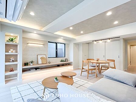 家族と過ごすひと時を溢れる光が優しく包み込むリビングダイニング。
