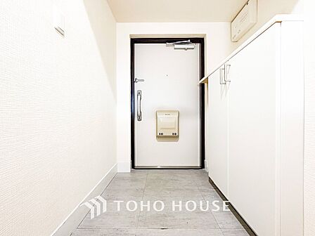 居住者の帰り、訪れる方を優しく迎えてくれる玄関です。