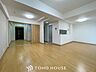 室内：光と風があふれる開放的なリビングダイニングには自然と家族みんなが集まってきます。
