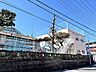 周辺：きちんとした教育をしてくれる幼稚園と評判です。放課後の課外授業も充実しています。延長保育もリーズナブルと好評です！
