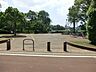周辺：都内屈指の広さを有する淡水池のある公園です。江戸時代、歌川広重の名所江戸百景『千束の池袈裟懸松』にも描かれた水辺の景観の面影を今も残しています。