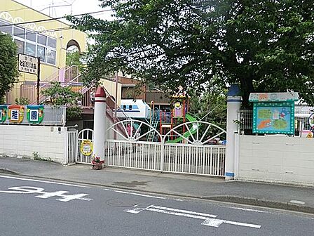 1939年創立の伝統ある幼稚園です。体操、リトミック、スイミング、茶道がカリキュラムに組み込まれています。保育終了後と夏休み中の預かり保育があります。