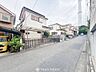 外観：前面道路含む現地写真『快適』は「家」と「街」と「環境」が調和した時に訪れるだと改めて感じさせてくれます。